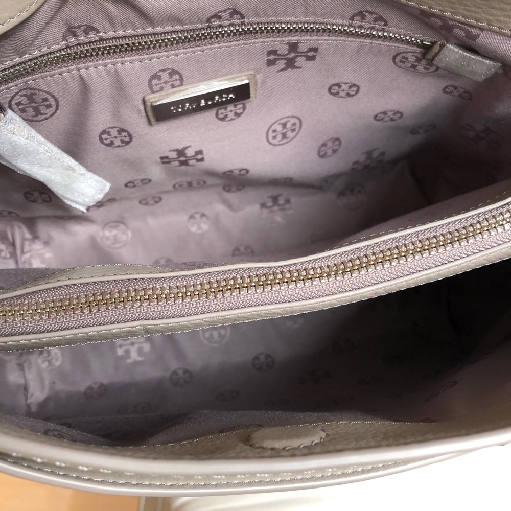 🔥NEW w/TAGS🔥Tory Burch Britten Tote—French Gray - Picture 9 of 14